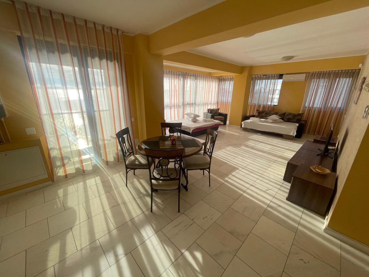 Sophia Lake View Suite Mamaia Exterior photo