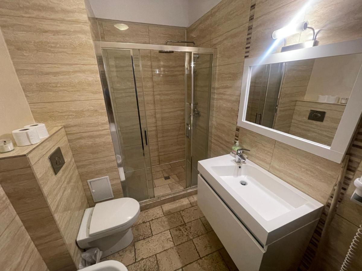 Sophia Lake View Suite Mamaia Exterior photo