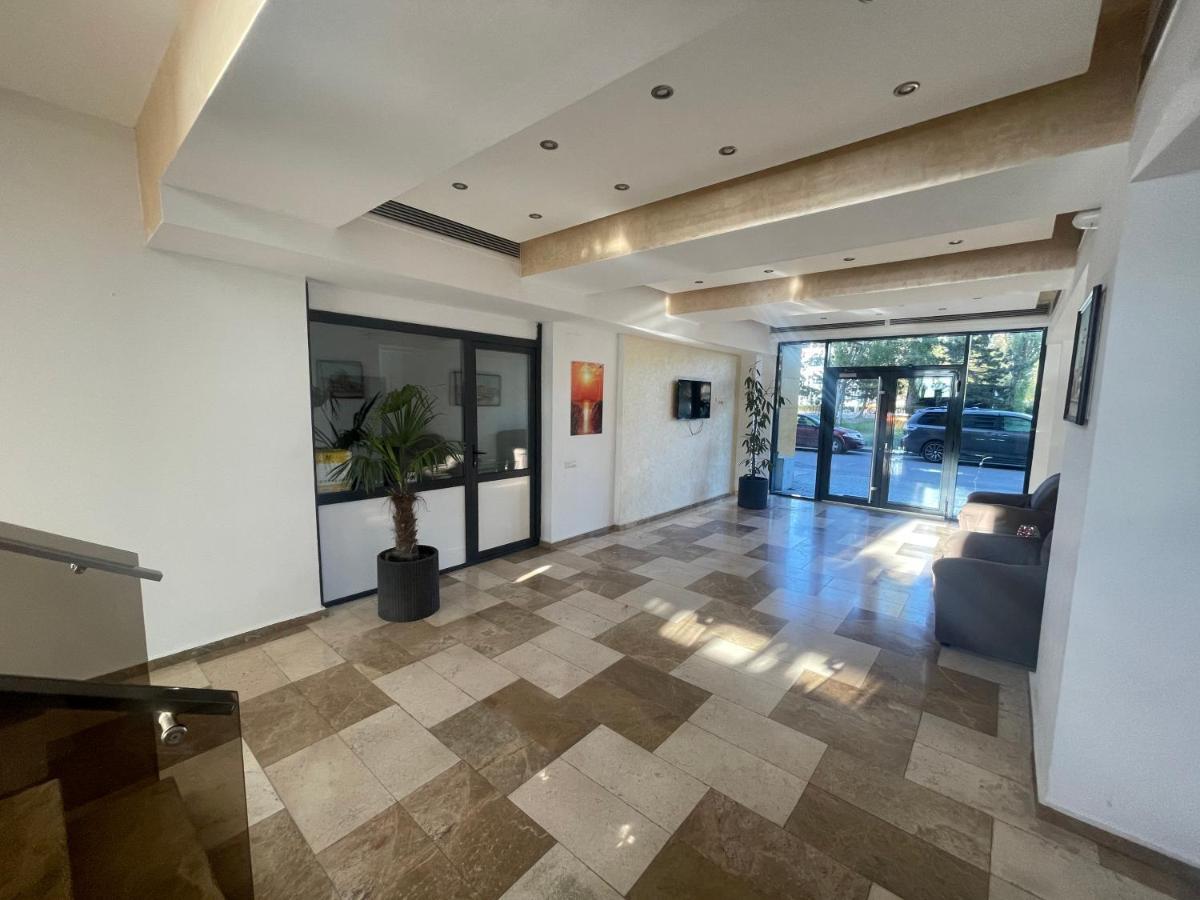 Sophia Lake View Suite Mamaia Exterior photo