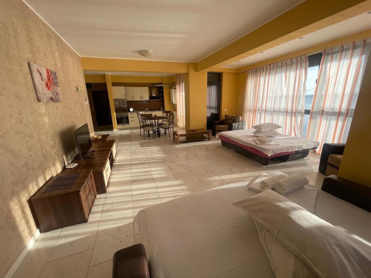 Sophia Lake View Suite Mamaia Exterior photo