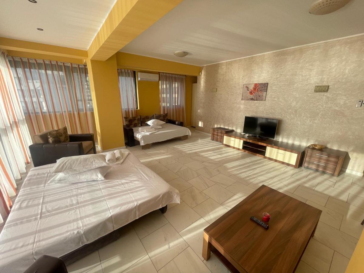 Sophia Lake View Suite Mamaia Exterior photo
