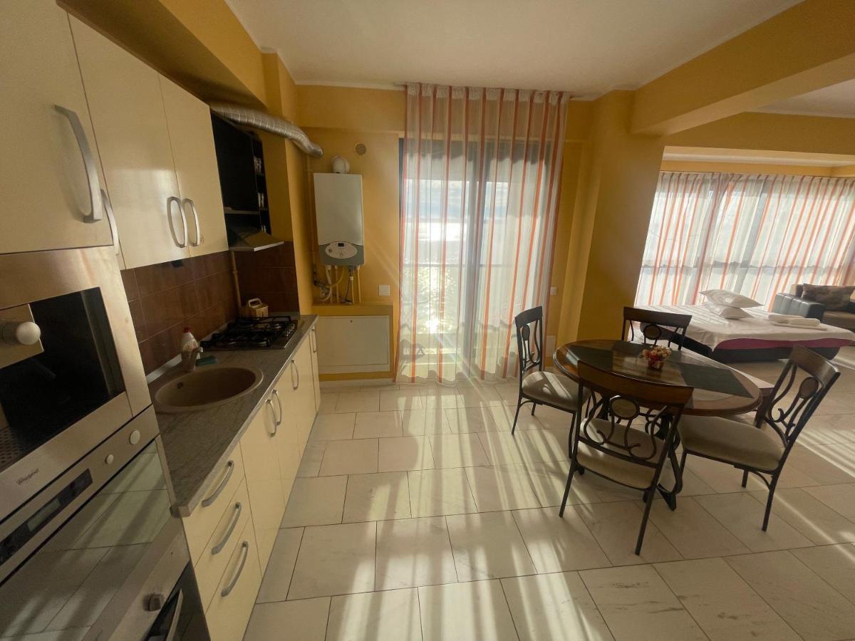 Sophia Lake View Suite Mamaia Exterior photo