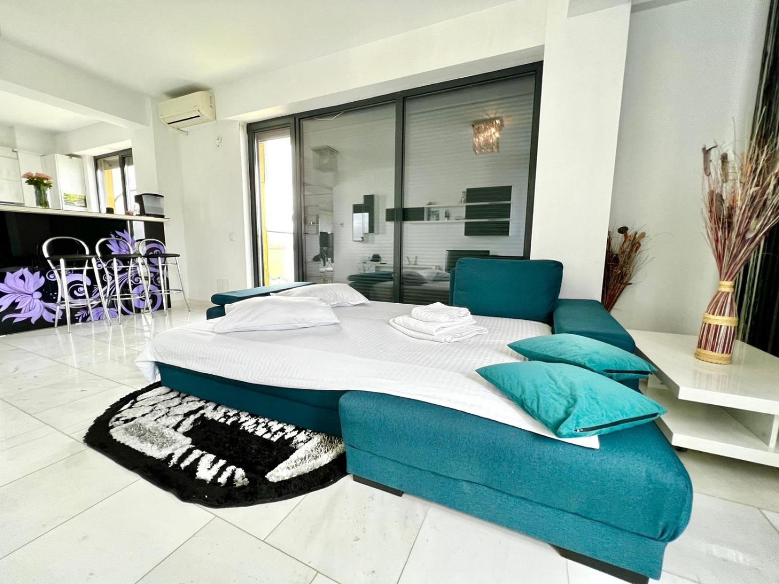 Sophia Lake View Suite Mamaia Exterior photo