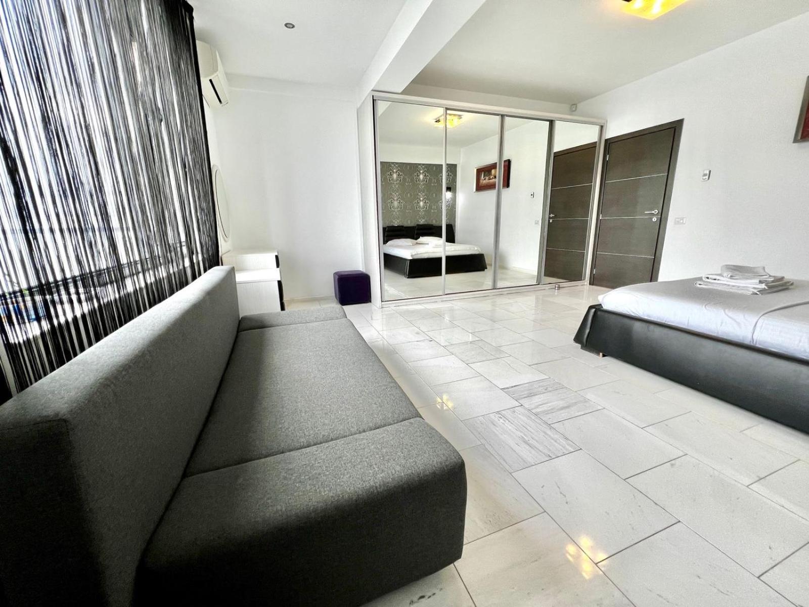 Sophia Lake View Suite Mamaia Exterior photo