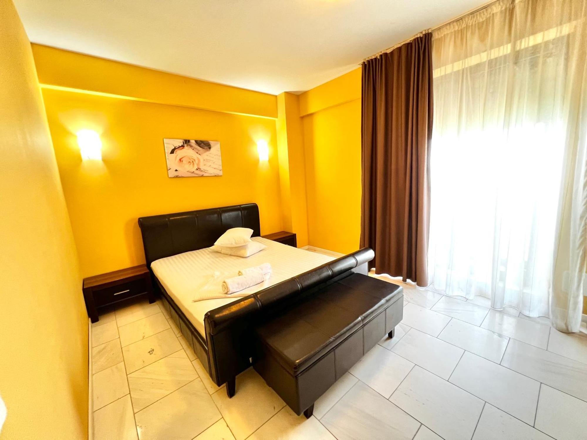 Sophia Lake View Suite Mamaia Exterior photo
