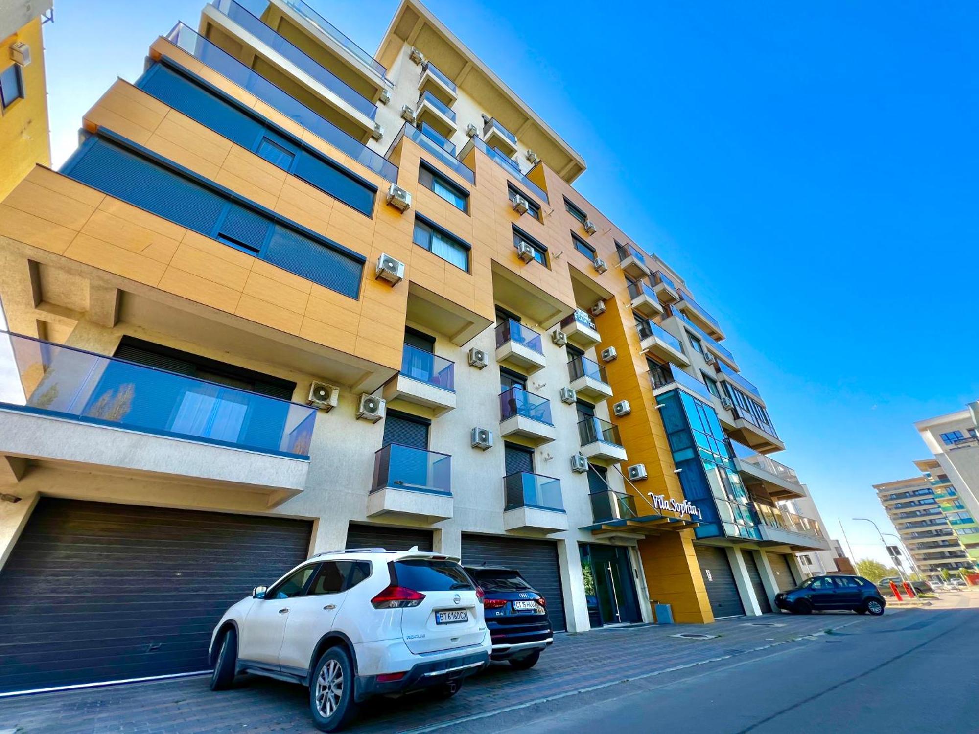 Sophia Lake View Suite Mamaia Exterior photo