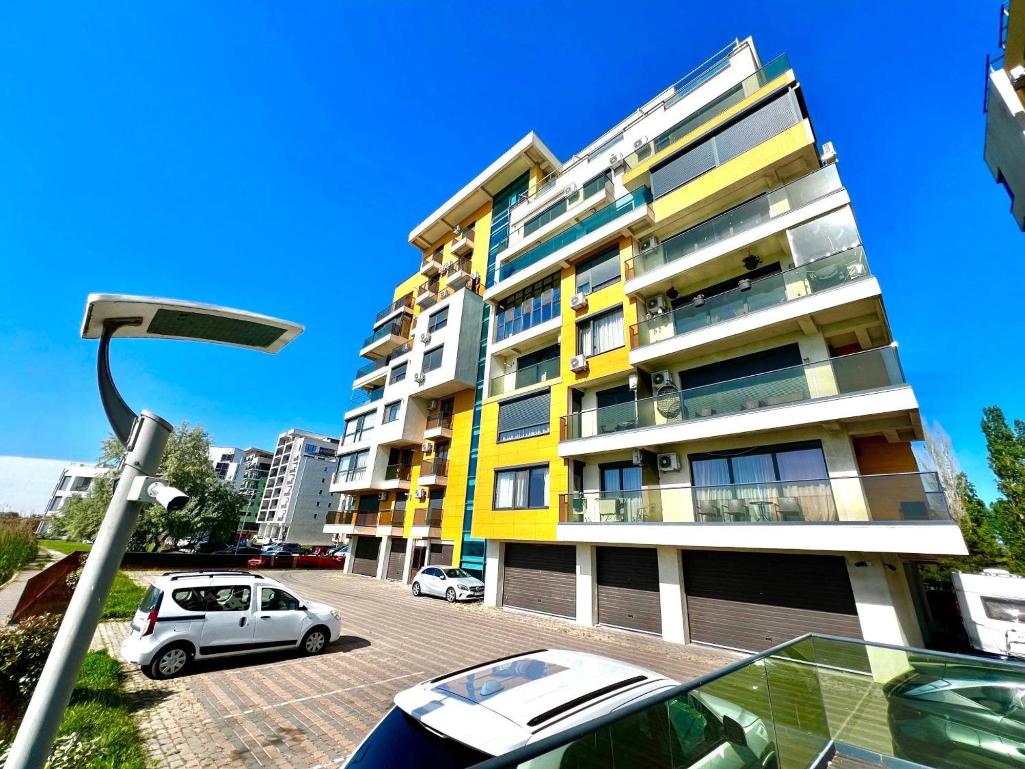 Sophia Lake View Suite Mamaia Exterior photo